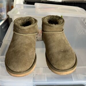 Ultra Mini Classic Boot (Women)